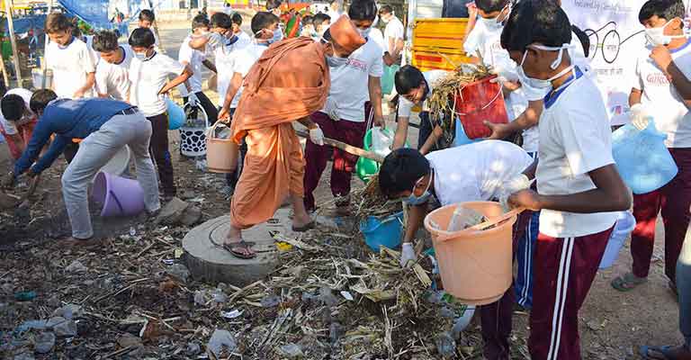 Swachh Bharat Campaign by Gurukul Students for 1300 Hours by 600 Students