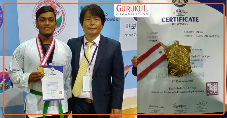 Gold medalis in karate competition