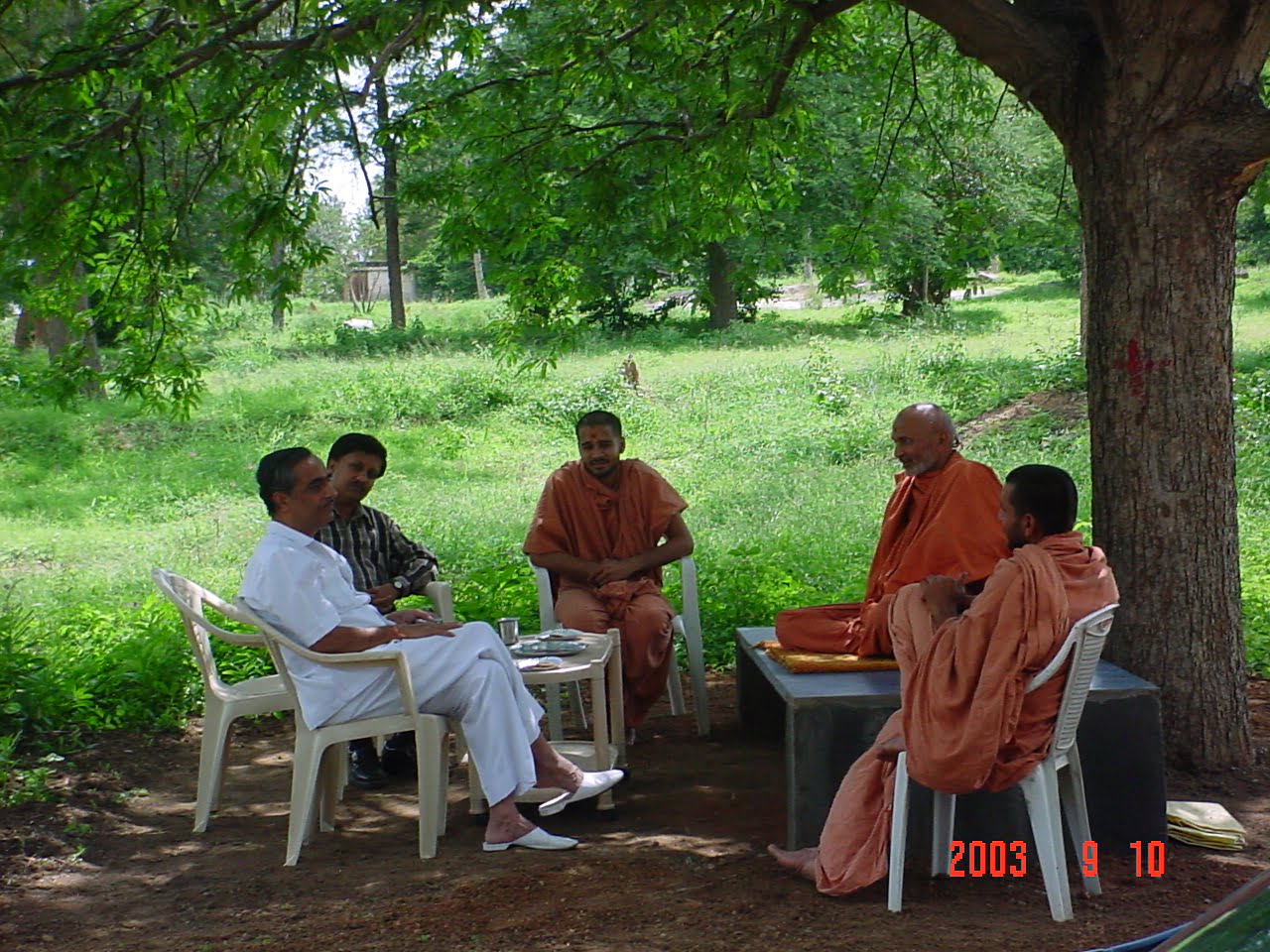 Pujya Bade Swamiji Meeting with Sri Amubhai Rukhana
