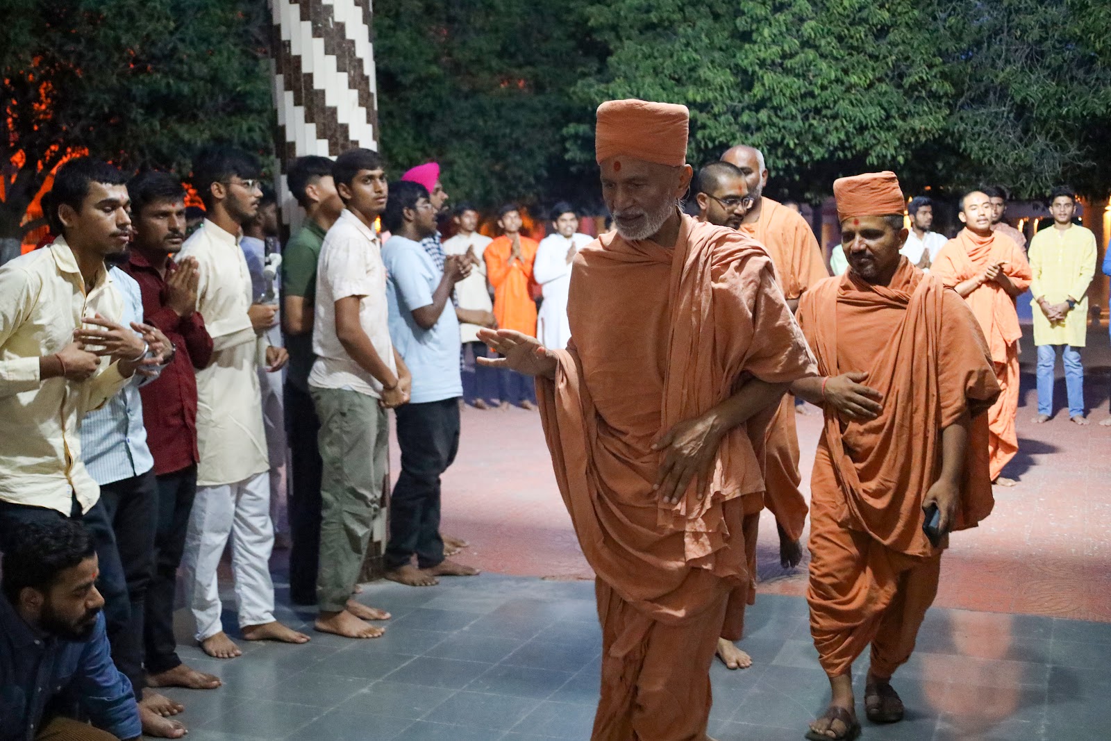 Welcoming Mahant Swamiji