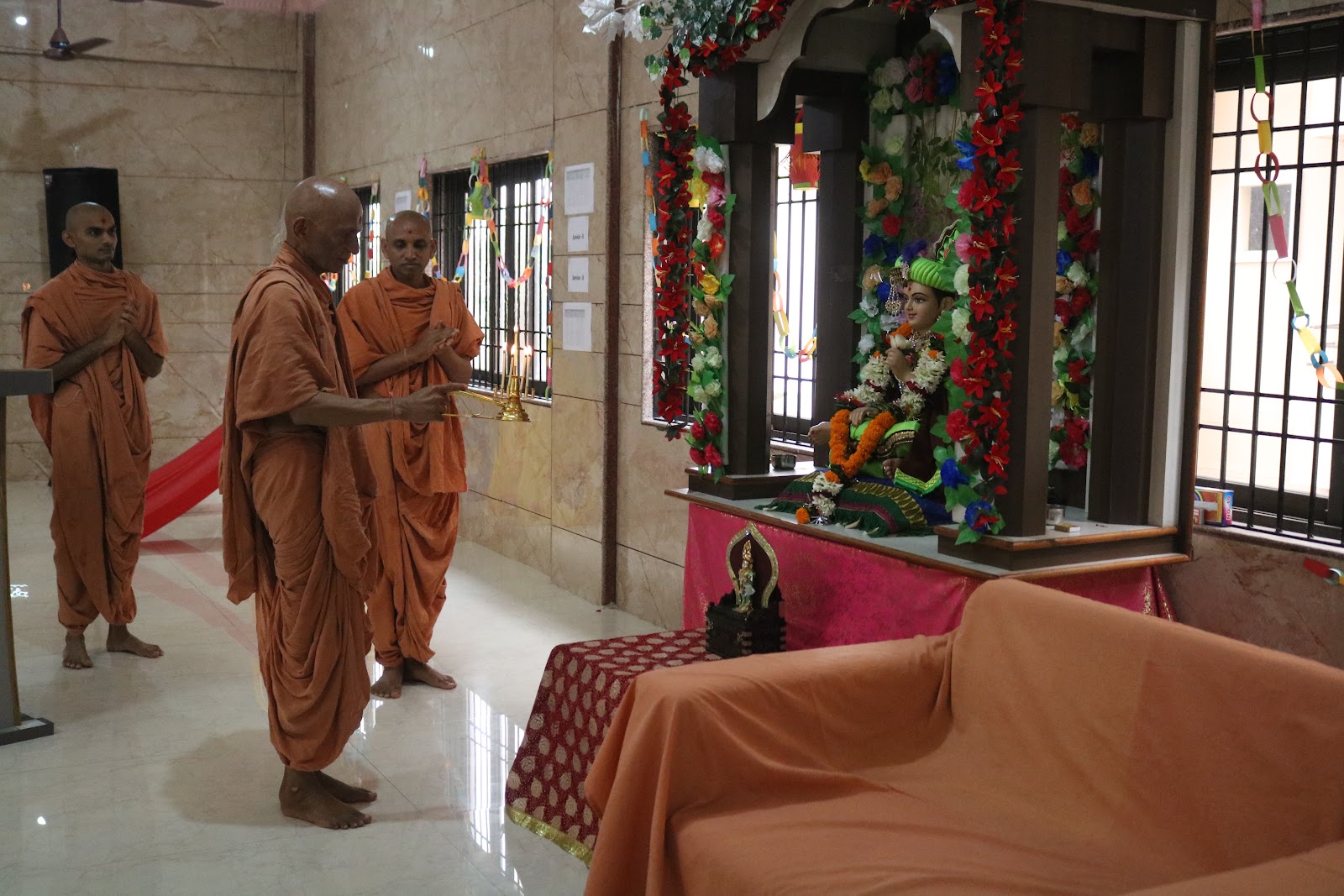 Mahant Swamiji Welcoming