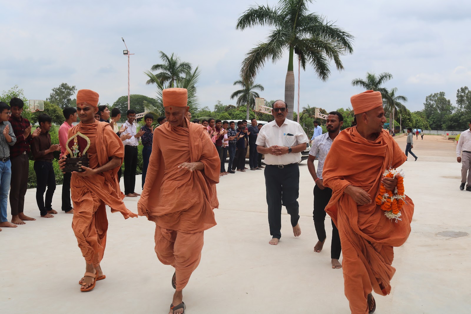 Mahant Swamiji Welcoming