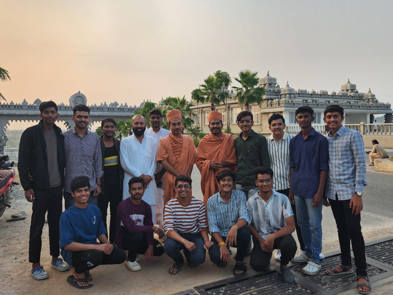 Alumni Students trip to Yadagirigutta