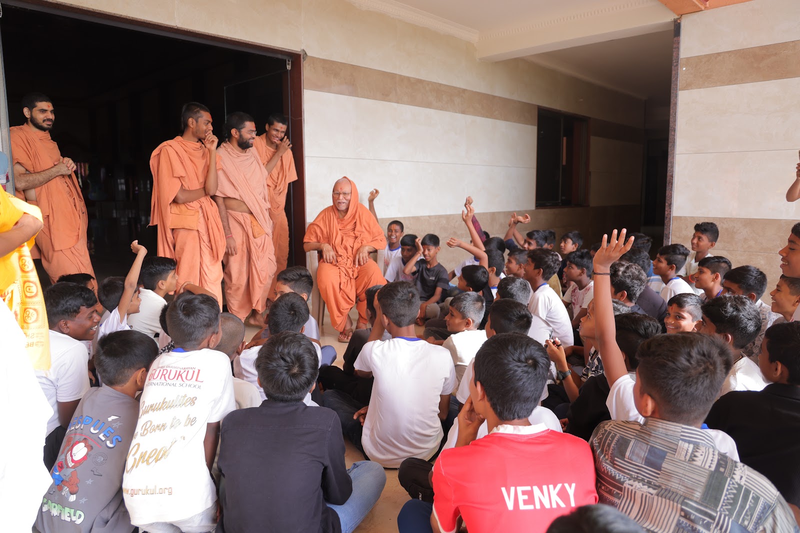 Parna & Students’ Interaction with Gurumaharaj