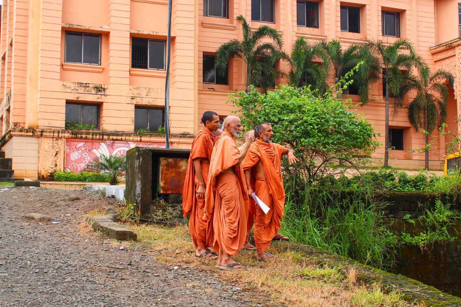 Mahant Swamiji’s Divine Visit to Gurukul