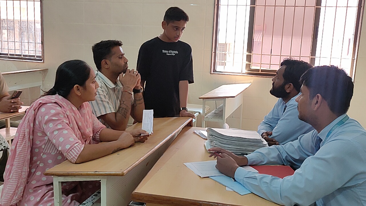 Parent Smile Held at Shree Swaminarayan Gurukul