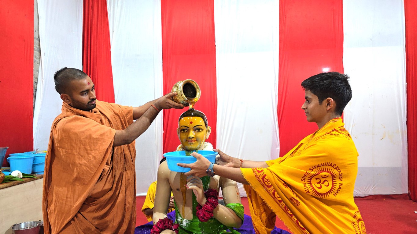 Divine Abhishek Of Ghanshyam Maharaj 
