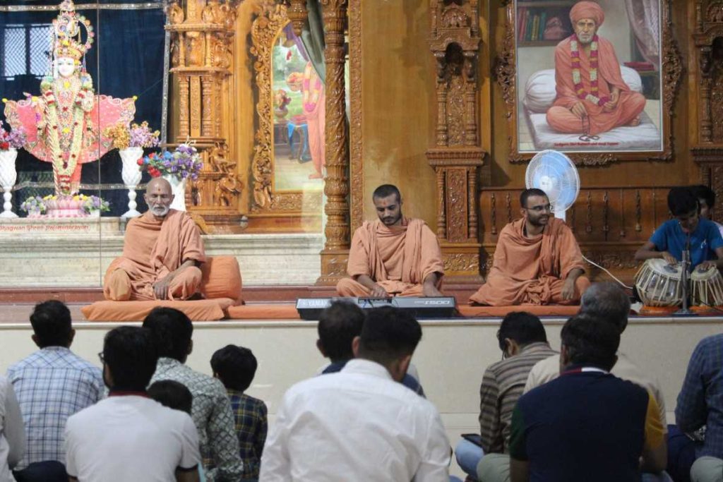 Devotees Listening To Satsang Talks