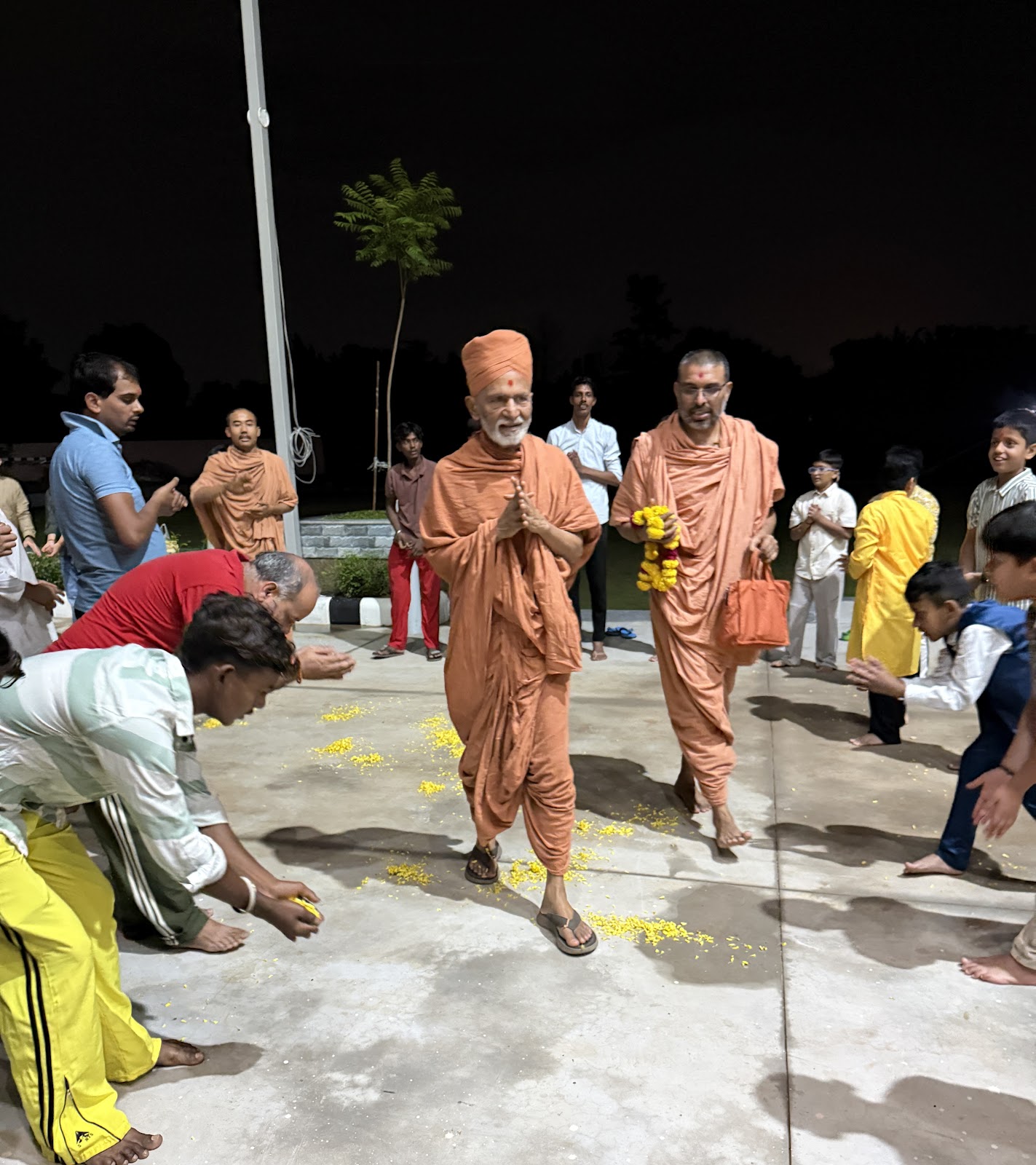 Divine Welcome Of Mahant Swami ji