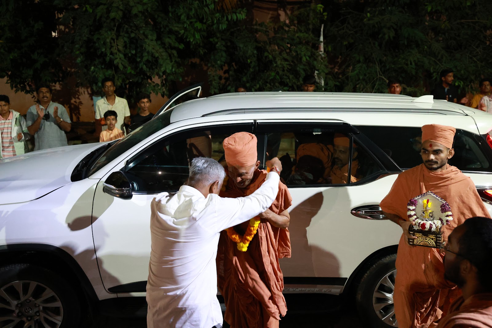 Welcoming Pujya Mahanth Swamiji